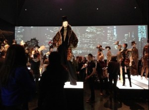 Crowds listen to the mannequin sing in the Metropolis gallery during the show’s final week.