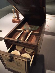 Cosmetic box of the royal butler, Kemeni, with four ointment jars and a mirror. 12th dynasty (1814-1805 BC.)